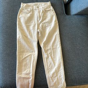 Pull & Bear white jeans. Mom style. Size 0